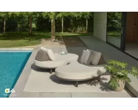 Łóżko ogrodowe moon Island zrobione z sofy z oparciem