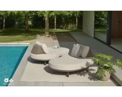 Łóżko ogrodowe moon Island zrobione z sofy z oparciem