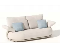 Sofa ogrodowa a luksusowa dwuosobowa jasnobeżowa tapicerowana calaa higold