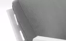 Modułowy biały aluminiowy narożnik ogrodowy z szarymi poduszkami flaminio bizzotto