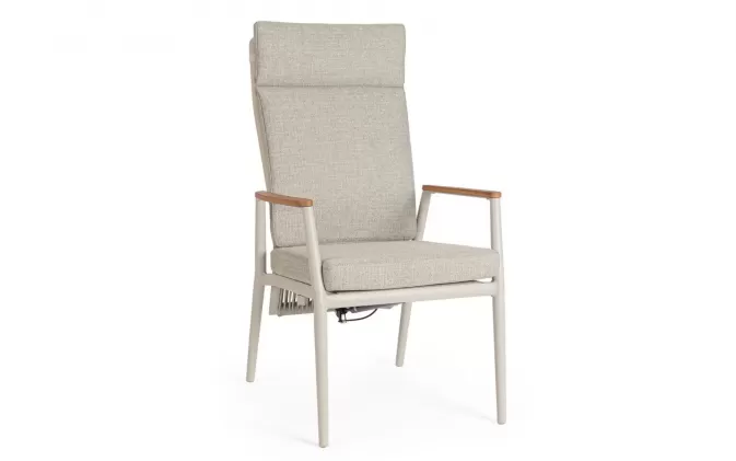 Beżowy fotel ogrodowy aluminiowy z poduszką z pochylania płynnie oparciem oplot lina