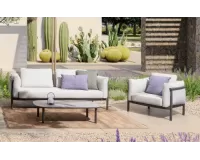 Nowoczesny bogato tapicerowany komplet wypoczynkowy na taras o grafitowy konstrukcji i szaro beżowych poduszkach olefin théodore bizzotto