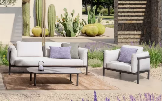 Nowoczesny bogato tapicerowany komplet wypoczynkowy na taras o grafitowy konstrukcji i szaro beżowych poduszkach olefin théodore bizzotto Nowoczesny bogato tapicerowany komplet wypoczynkowy na taras o grafitowy konstrukcji i szaro beżowych poduszkach olefin théodore bizzotto