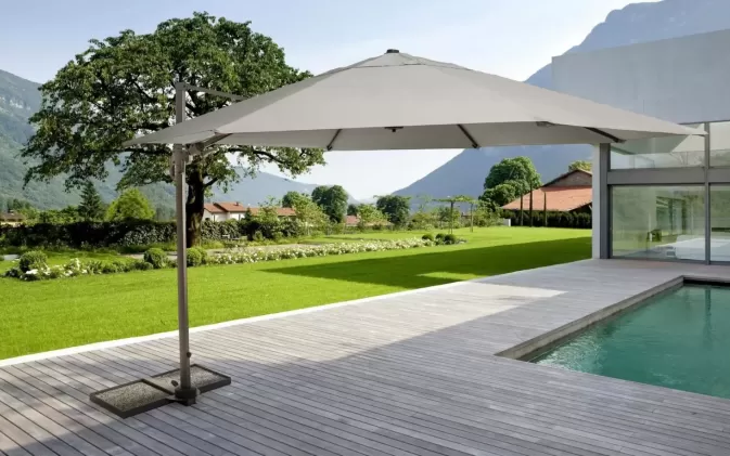 Parasol ogrodowy z nogą boczną ośmiokątny o średnicy 350 cm beżowa noga białoszare poszycie