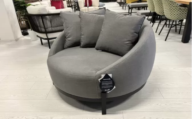 Owalny duży fotel wypoczynkowy ogrodowy z szarym obiciem z tkaniny sunbrella Lucas hartman