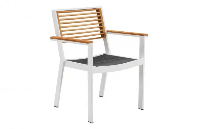 Białe krzesło ogrodowe aluminiowe sztaplowane podłokietniki i oparcie teak YORK Higold