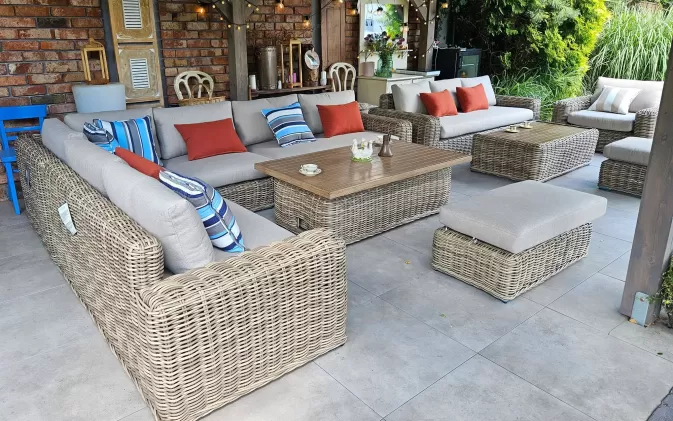 Duży narożnik ogrodowy z podnoszonym stołem z technorattanu okrągłego torres