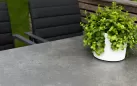 Zestaw stołowy na taras w kolorze antracyt z ceramicznym blatem w stołu Concept primavera life