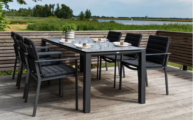 Zestaw stołowy na taras w kolorze antracyt z ceramicznym blatem w stołu Concept primavera life