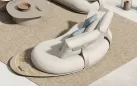 Luksusowa sofa ogrodowa CALLA Higold boucle ze stolikiem bocznym