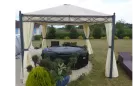 aranżacja klienta - pawilon służy jako osłona przeciwwietrzna przy domowym jaccuzzi
