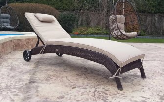 leżak na taras z technorattanu kolor kawowy