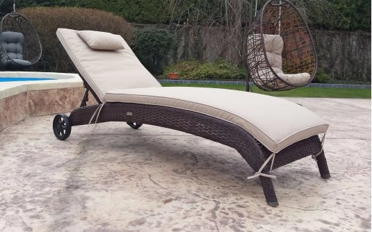 leżak na taras z technorattanu kolor kawowy