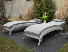 jasnoszary leżak technorattanowy