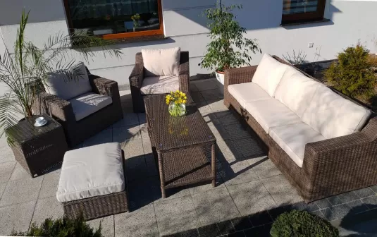 Duży komplet ogrodowy z technorattanu LARGHI XL z 3-osobową sofą BRĄZOWY